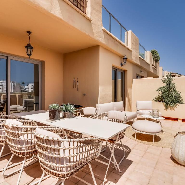 Stylish 2BR Apt - Shared pools - Near Golf and the Beach - Apartamento - 4