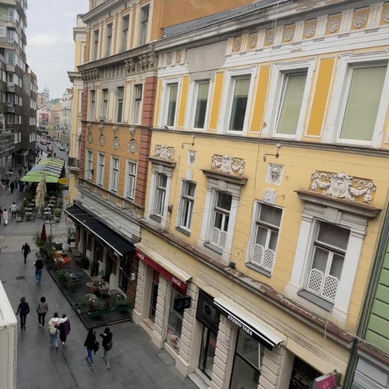 Main Street Retreat Apartment with Free Parking - Two-Bedroom Apartment - 25