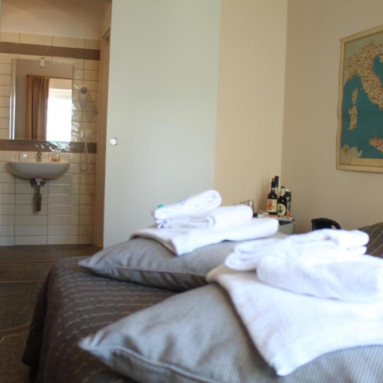 B&B Cernaia 42 - Camera Matrimoniale Deluxe - 1