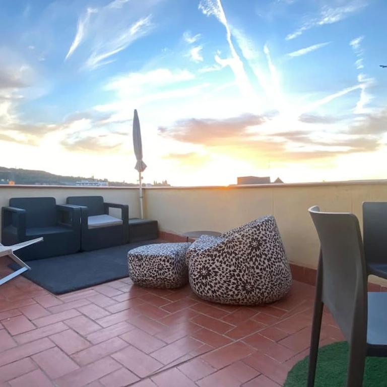 Top Studio with Terrace - One-Bedroom Apartment - 36