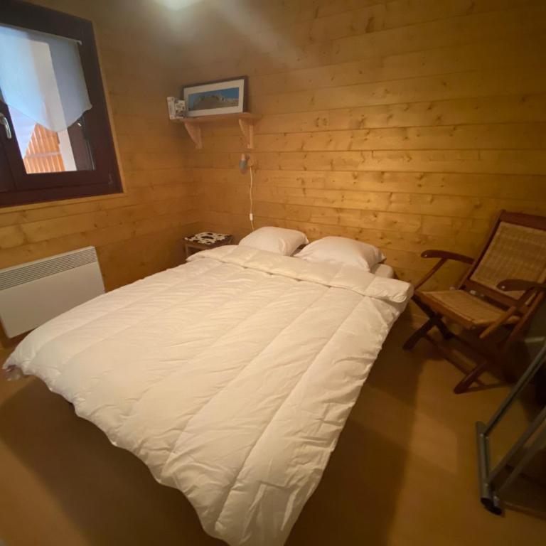 Confortable appartement 3 pièces avec balcon et parking - Appartement 2 Chambres - 10