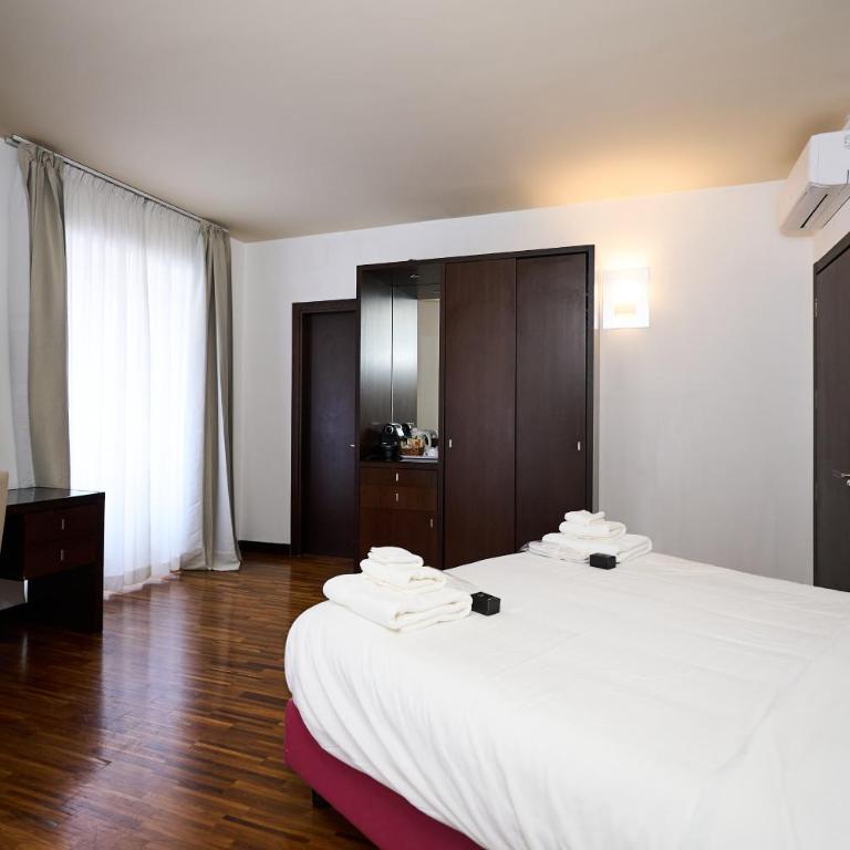 Gemini Rooms - Camera King Deluxe - 9