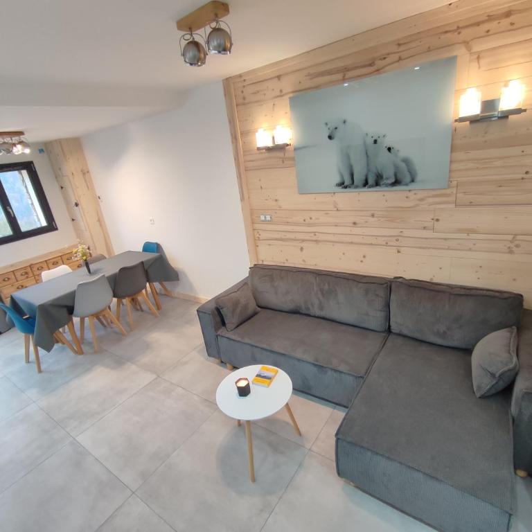 Le Bois Cosy appartement 4 étoiles 6 personnes, ACCES SKI ALPE D'HUEZ GRAND DOMAINE A 3 K M - Appartement 2 Chambres - Vue sur Lac - 1