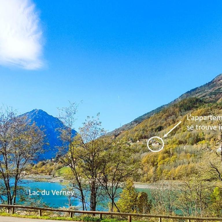 Le Bois Cosy appartement 4 étoiles 6 personnes, ACCES SKI ALPE D'HUEZ GRAND DOMAINE A 3 K M - Appartement 2 Chambres - Vue sur Lac - 15