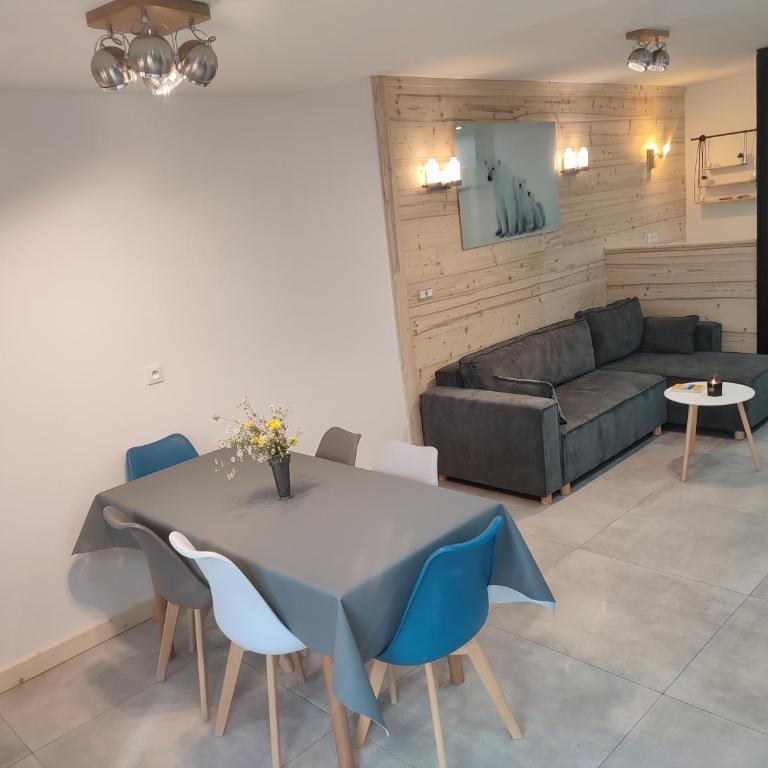 Le Bois Cosy appartement 4 étoiles 6 personnes, ACCES SKI ALPE D'HUEZ GRAND DOMAINE A 3 K M - Appartement 2 Chambres - Vue sur Lac - 38