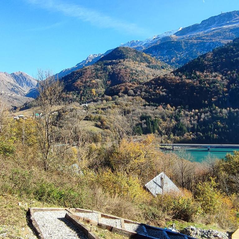 Le Bois Cosy appartement 4 étoiles 6 personnes, ACCES SKI ALPE D'HUEZ GRAND DOMAINE A 3 K M - Appartement 2 Chambres - Vue sur Lac - 24