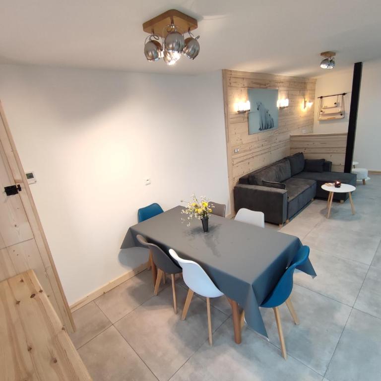 Le Bois Cosy appartement 4 étoiles 6 personnes, ACCES SKI ALPE D'HUEZ GRAND DOMAINE A 3 K M - Appartement 2 Chambres - Vue sur Lac - 53
