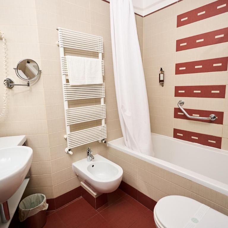 Gemini Rooms - Camera King - 2