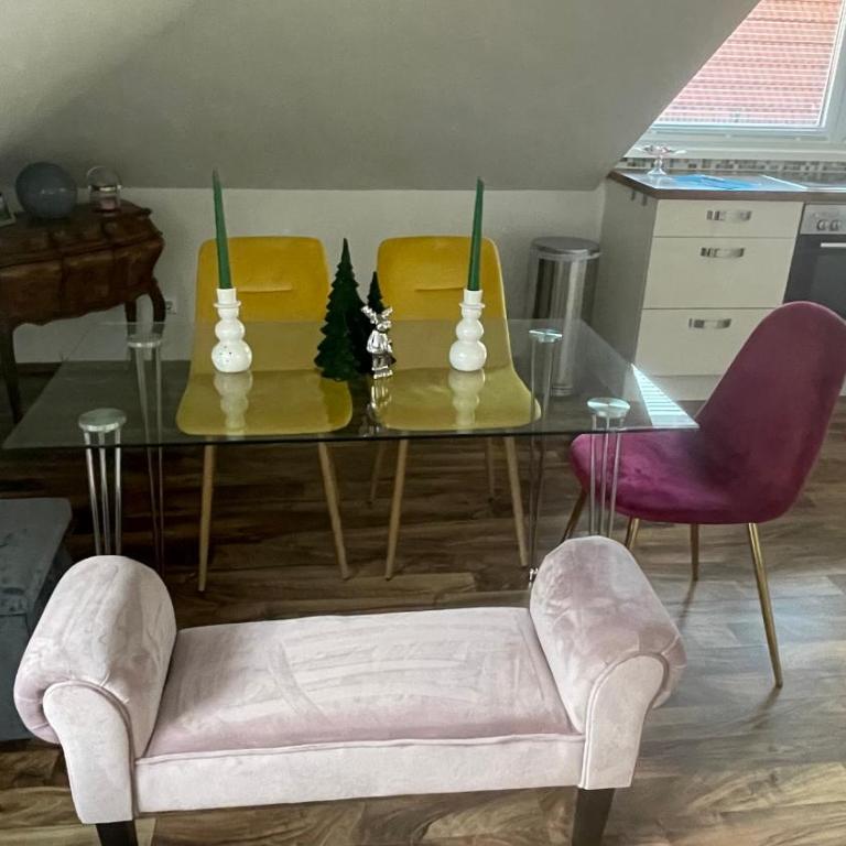 Feine 2-Zimmer Dachgeschoßwohnung - Apartment mit Balkon - 6