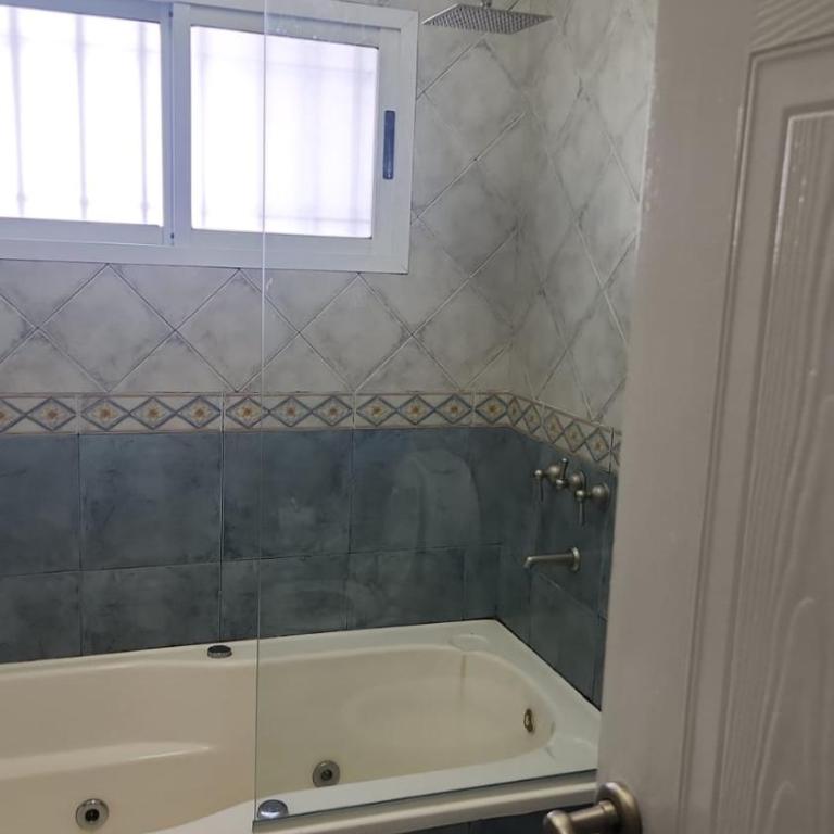 Tigre Centro Cochera Gratis - Casa de 2 dormitorios - 54