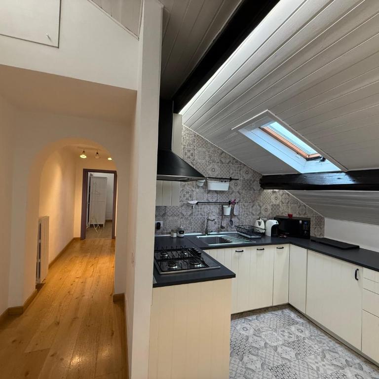 Sunny 2BR Penthouse Near Milano Centrale - Two-Bedroom House - 15