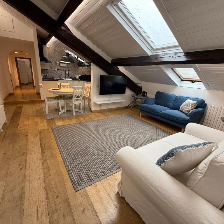 Sunny 2BR Penthouse Near Milano Centrale - Two-Bedroom House - 12