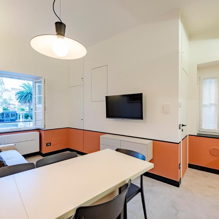 JOIVY Bright 2BR flat, moments from the beach - Two-Bedroom Apartment - 9