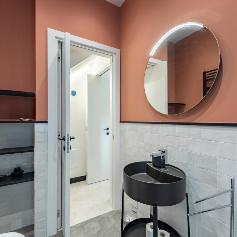 JOIVY Bright 2BR flat, moments from the beach - Two-Bedroom Apartment - 25