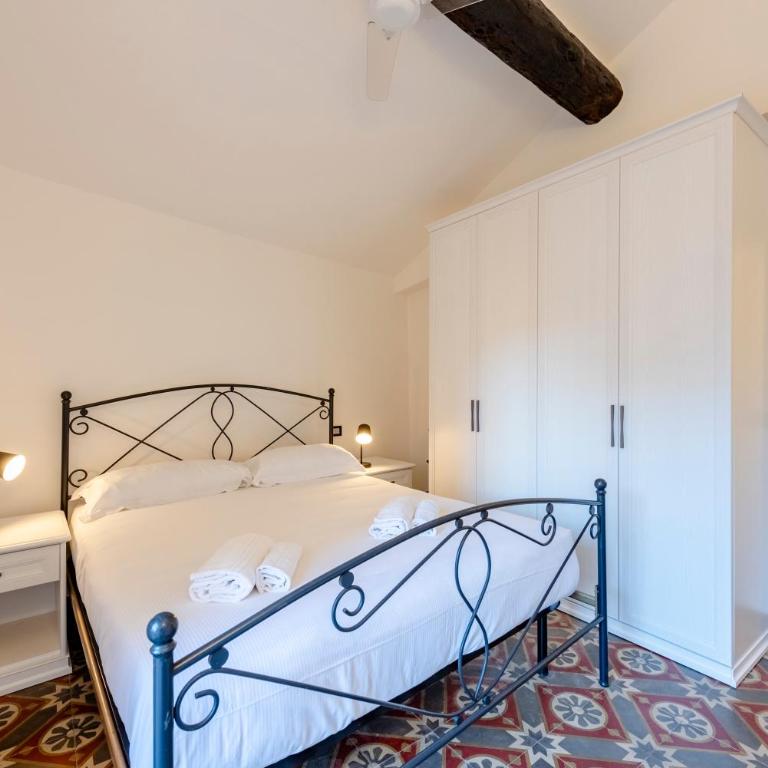 JOIVY Bright 2BR flat, moments from the beach - Two-Bedroom Apartment - 18
