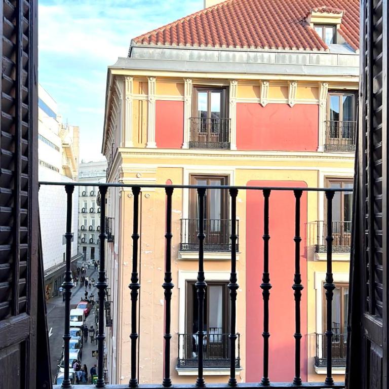 Miguel Ángel boutique rooms - PUERTA DEL SOL - Deluxe Double Room with Balcony - 4