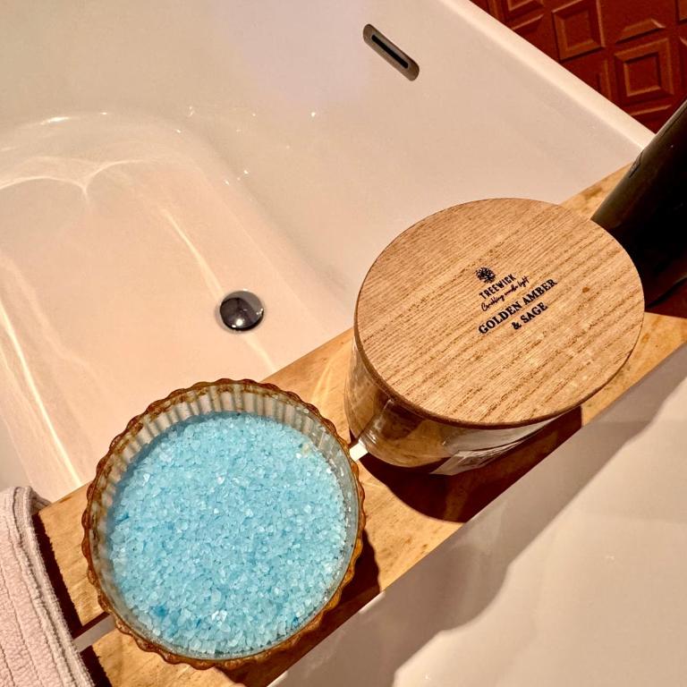 Coquillages et crustacés, vidéoprojecteur baignoire îlot chez Ivona Vacances - Appartement 1 Chambre - 11