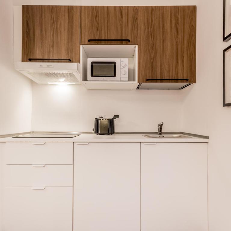 Palazzo Sapienza Design Suites - Camera Tripla con Bagno Privato - 14