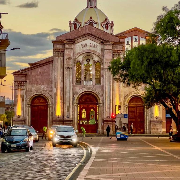 Departamento Nuevo e Impecable en Cuenca con seguridad 24H y generador eléctrico - Apartamento de 2 dormitorios - 42