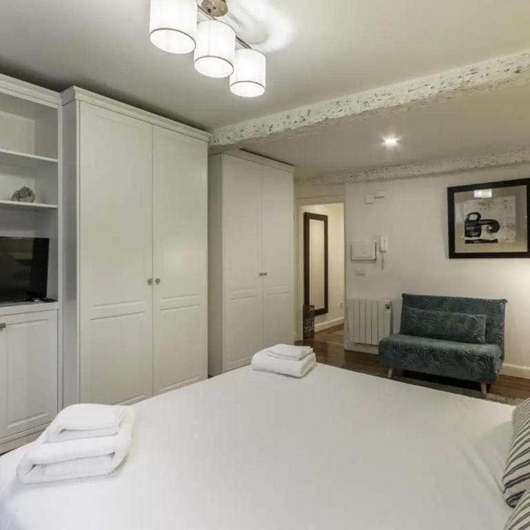 Casco Viejo, tranvía, metro, Bilbao a pie - Apartamento de 1 Dormitorio con balcón y vistas a la ciudad - 10
