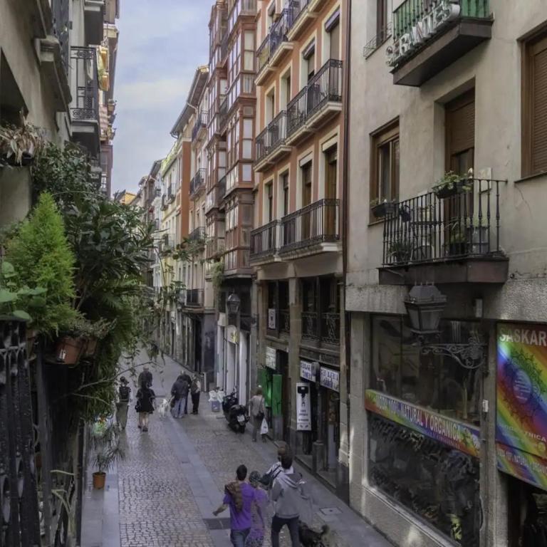 Casco Viejo, tranvía, metro, Bilbao a pie - Apartamento de 1 Dormitorio con balcón y vistas a la ciudad - 23
