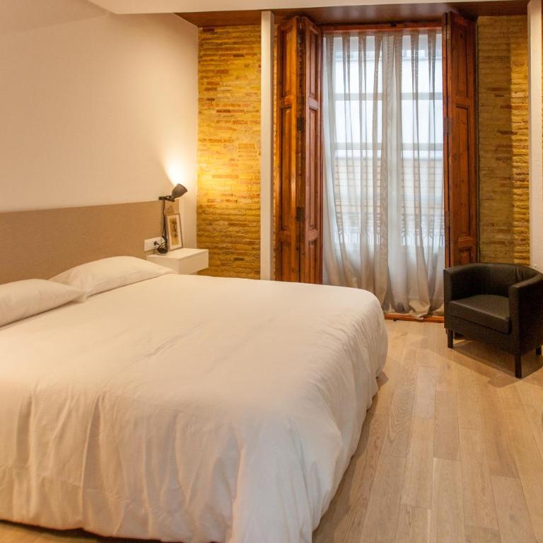 Host & Home - Deluxe Double Room - 1