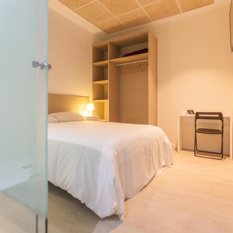 Host & Home - Double Standard Interior Room - 4