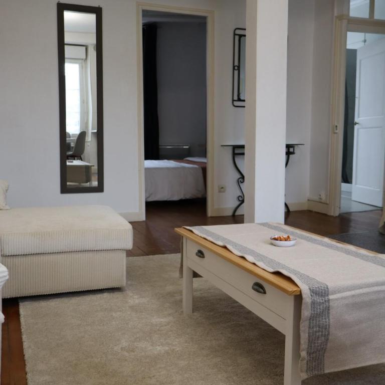 Grand T2 - Rue de la République - Appartement 1 Chambre - 7