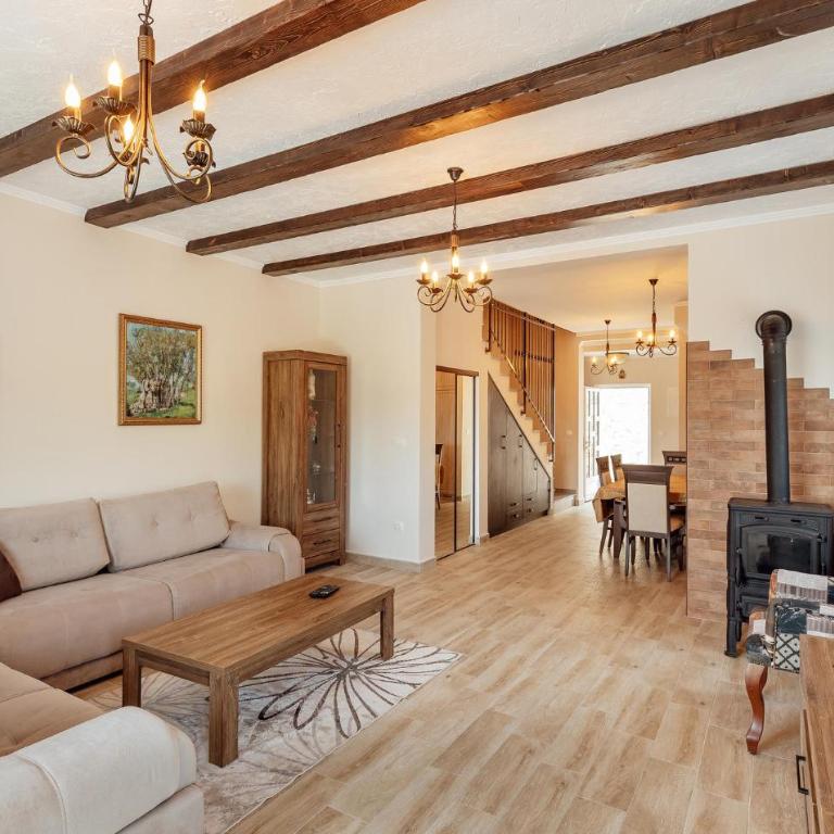 Amazing Home In Herceg Novi With Wifi - Four-Bedroom Vacation Home - 2