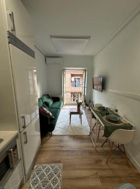 La Guapa de Malasaña - One-Bedroom Apartment - 12