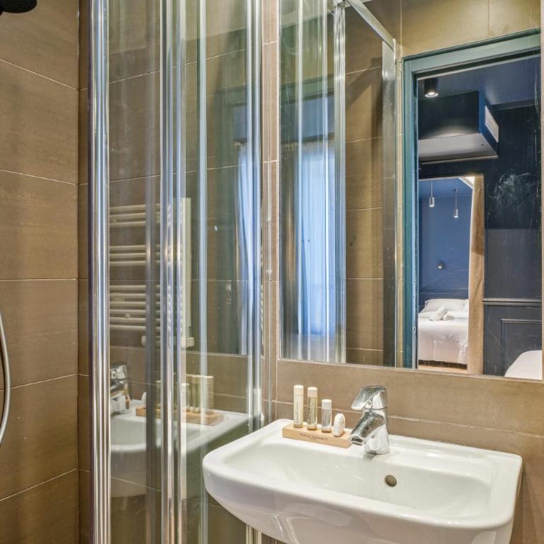 Hôtel Clémence - Double Room with Private Bathroom - 4
