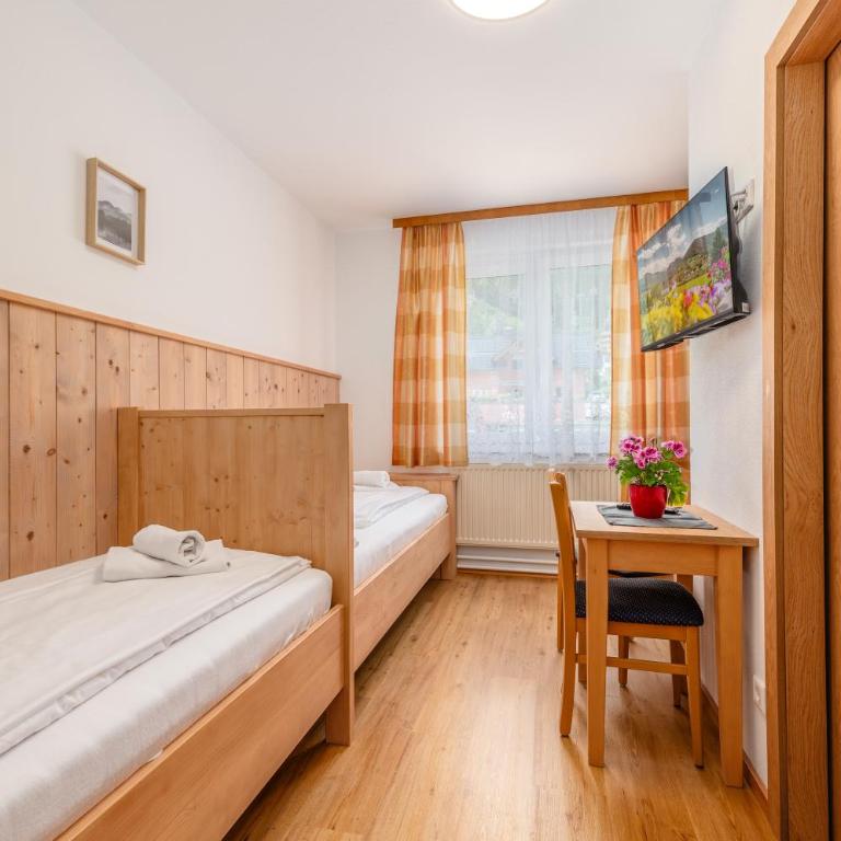 s'Wirtshaus by Alpine Genusswelten - Zweibettzimmer - 1