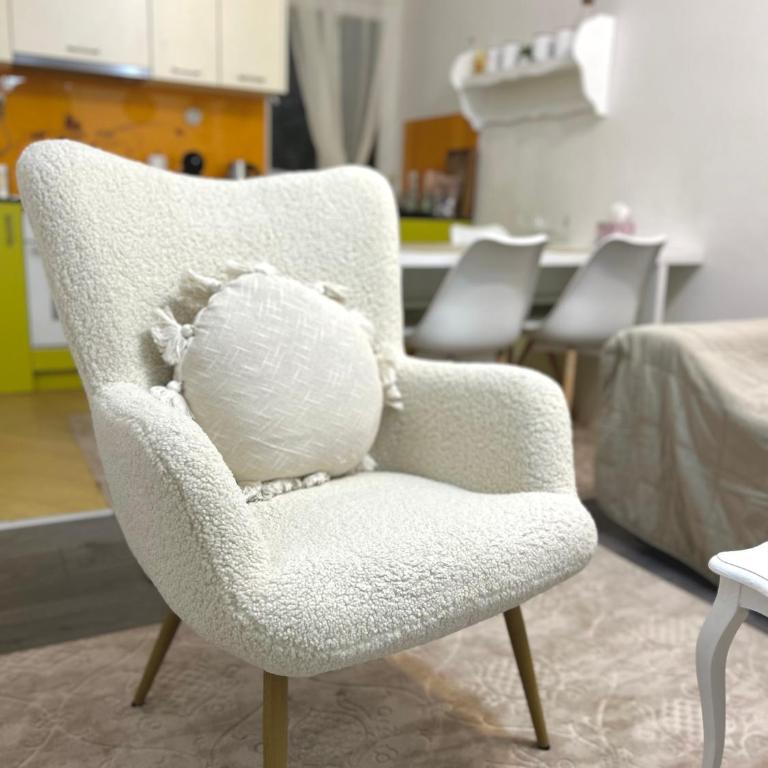Main Street Retreat Apartment with Free Parking - Two-Bedroom Apartment - 9