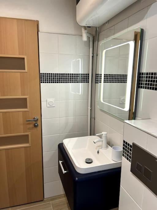 Le Charmant - Appartement Calme et Cosy au coeur de Toulouse - Proche Transports - One-Bedroom Apartment - 12