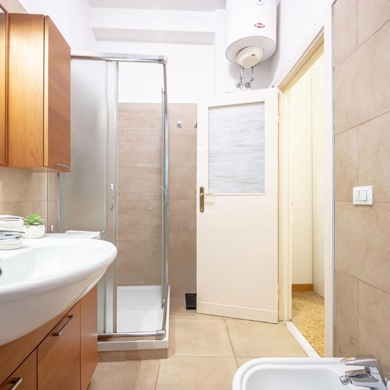 King Size Apartment WiFi AIR CONDITIONING TV50 10MIN COLOSSEO-TRASTEVERE - Appartamento con 2 Camere da Letto - 29