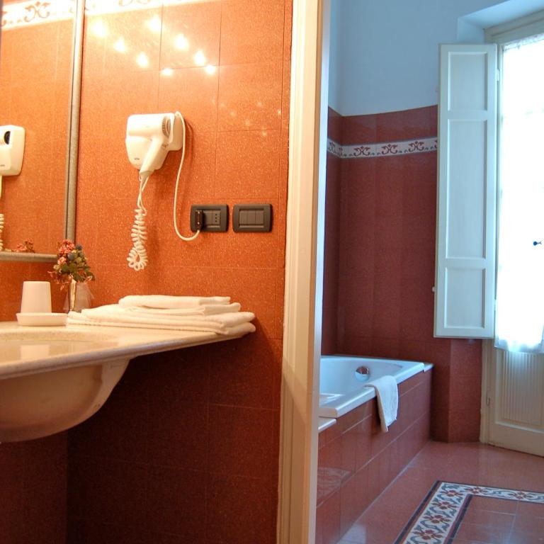 Palazzo Tucci Residenza d'epoca - Camera Quadrupla - 14
