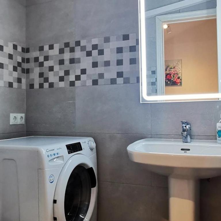 Galeon - Three-Bedroom Apartment - High Floor - 5