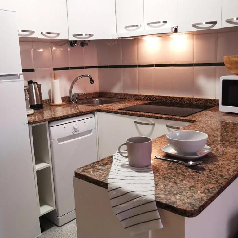 Galeon - Three-Bedroom Apartment - High Floor - 11