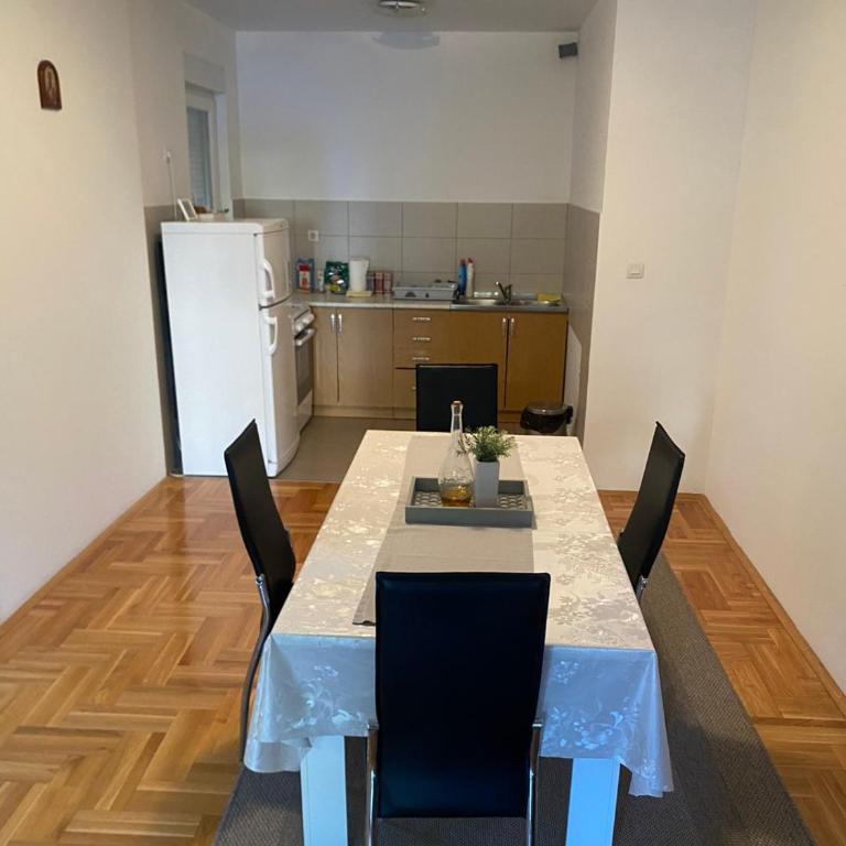 Uljarević - Apartman sa 2 Spavaće Sobe - 13