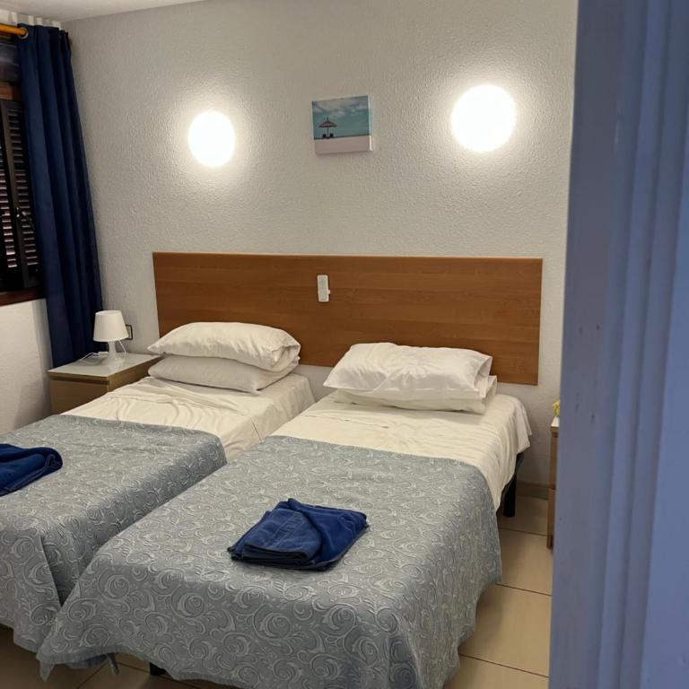 Apart Hotel 1 bed Apartment, 31A1, Victoria Court 1, Los Cristianos, Tenerife - Habitación Doble Deluxe - 2 camas - 5