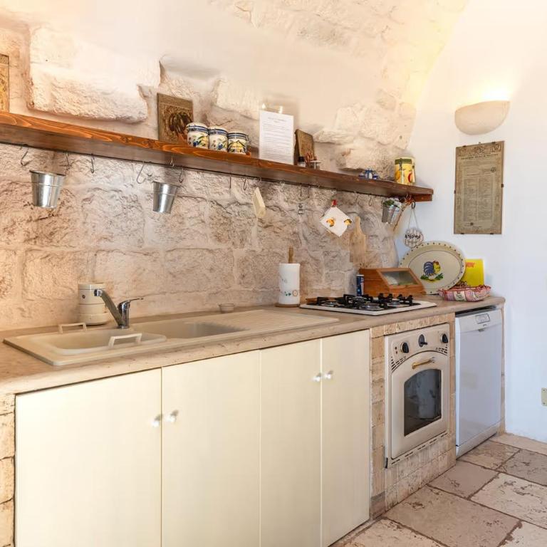 Trulli del '700 Deluxe LA REGINETTA - Five-Bedroom House - 21