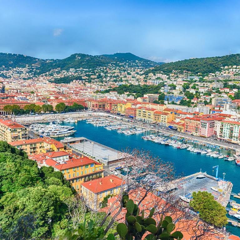Casa Madere- Idéal Couples - Central & cosy -Train station - Tram & Supermarkets-Balcony- Washing-machine-AC - Appartement 1 Chambre - 28