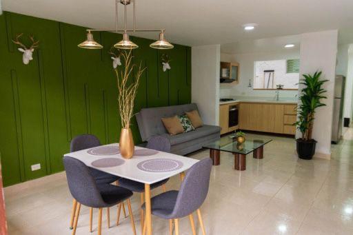 Beautiful, Luxurious, and Spacious Apt Envigado near El Poblado 101 - Apartamento de 3 dormitorios - 6
