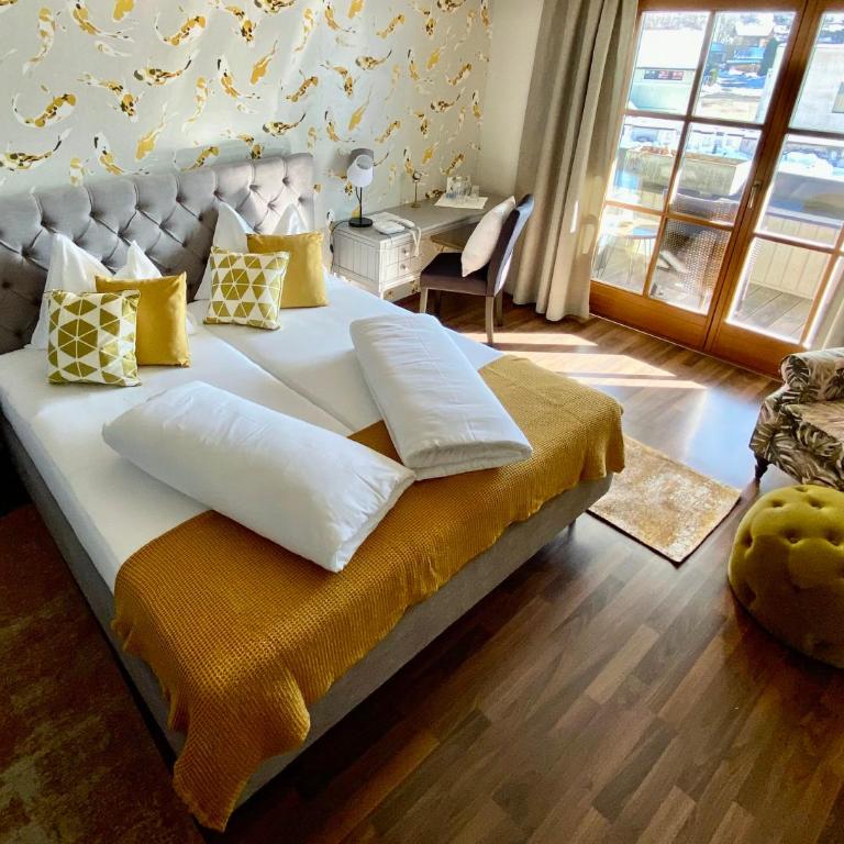 Landhotel Lindenhof - Doppelzimmer mit Balkon - 1