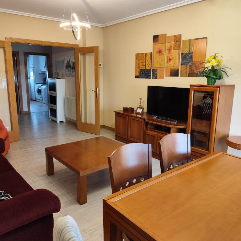 apartamento de tres dormitorios con garaje y todos los servicios cerca - Apartamento - 6