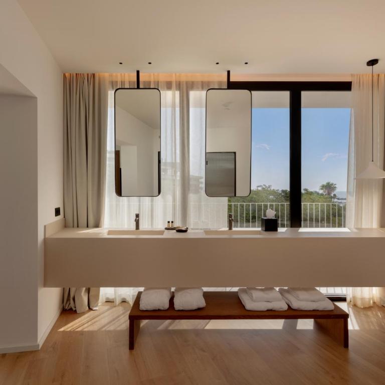 Elisabeth by the Sea Hotel - Luxury Room with Partial Sea View - 4