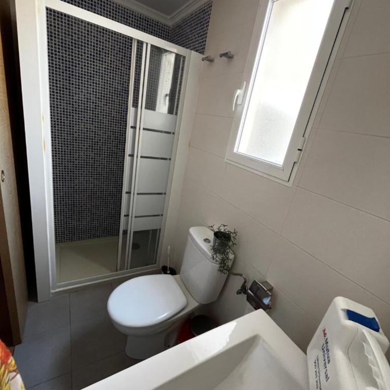 Piso a 3 minutos de la playa!! 6 personas - Three-Bedroom Apartment - 23