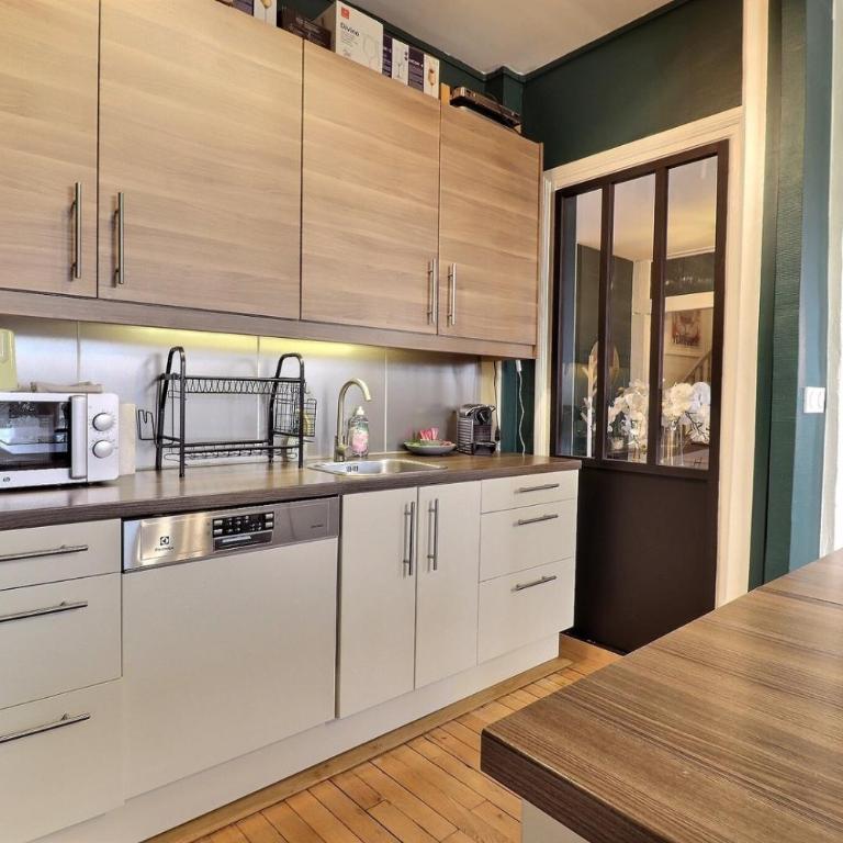 L'oasis urbaine au cœur de la ville - Parking - Mon Groom - Appartement Supérieur - Vue sur Ville - 16