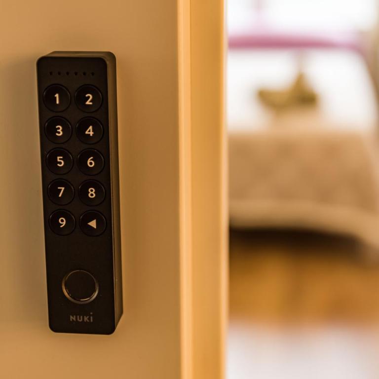 Isabel Guest House - Double Room with Private Bathroom - 7