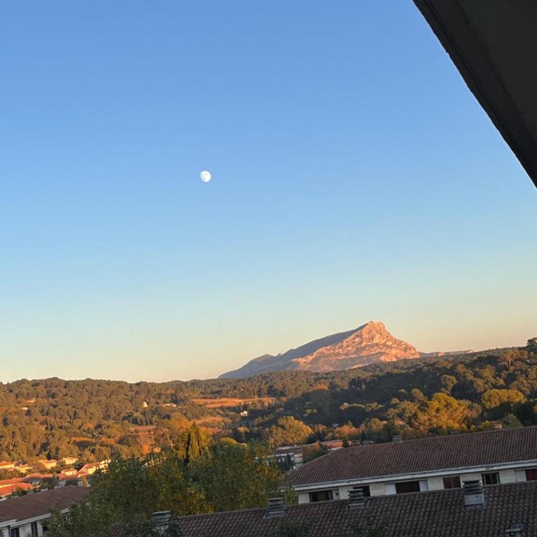 Calme, vue st Victoire, proche centre ville avec parking - Apartamento de 2 dormitorios - 20